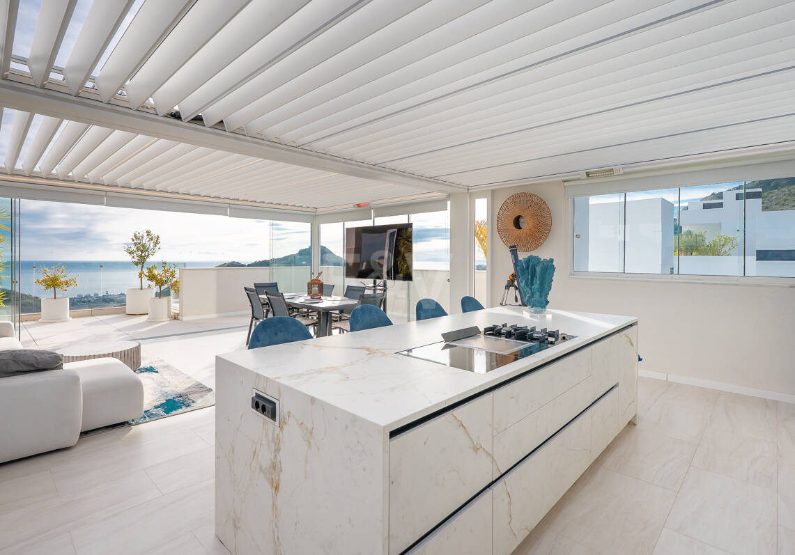Exclusive South- Facing Penthouse w Palo Alto Marbella z widokiem na morze panoramiczne