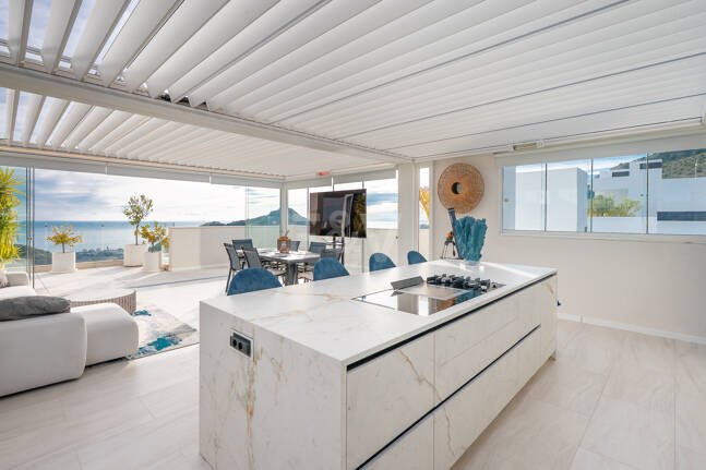 Exclusive South- Facing Penthouse w Palo Alto Marbella z widokiem na morze panoramiczne