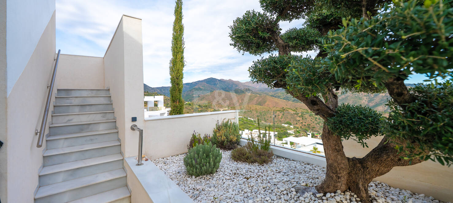 Exklusives, südlich ausgerichtetes Penthouse in Palo Alto Marbella mit Panoramablick auf das Meer