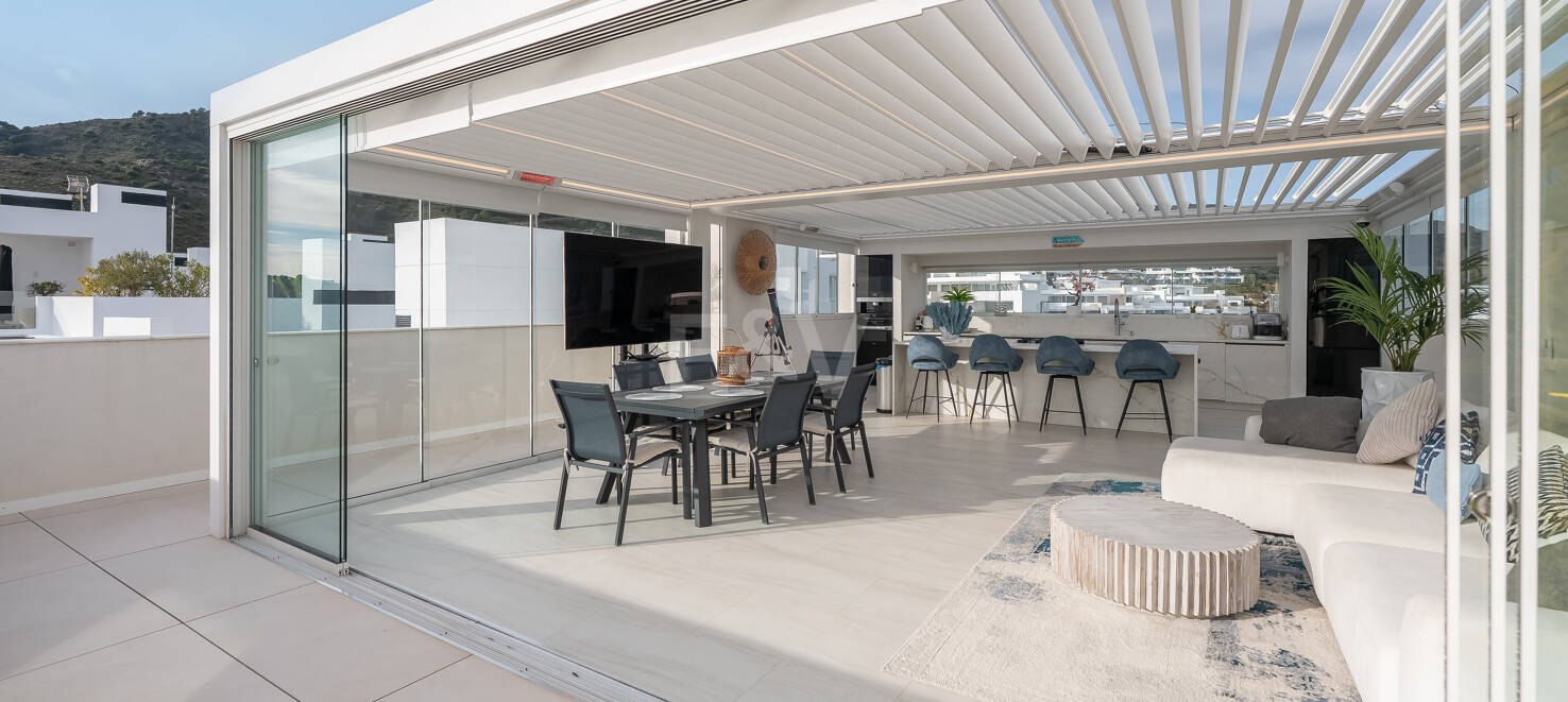 Exklusives, südlich ausgerichtetes Penthouse in Palo Alto Marbella mit Panoramablick auf das Meer
