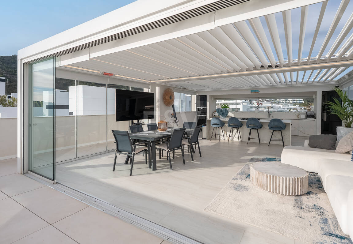 Exclusive South- Facing Penthouse w Palo Alto Marbella z widokiem na morze panoramiczne
