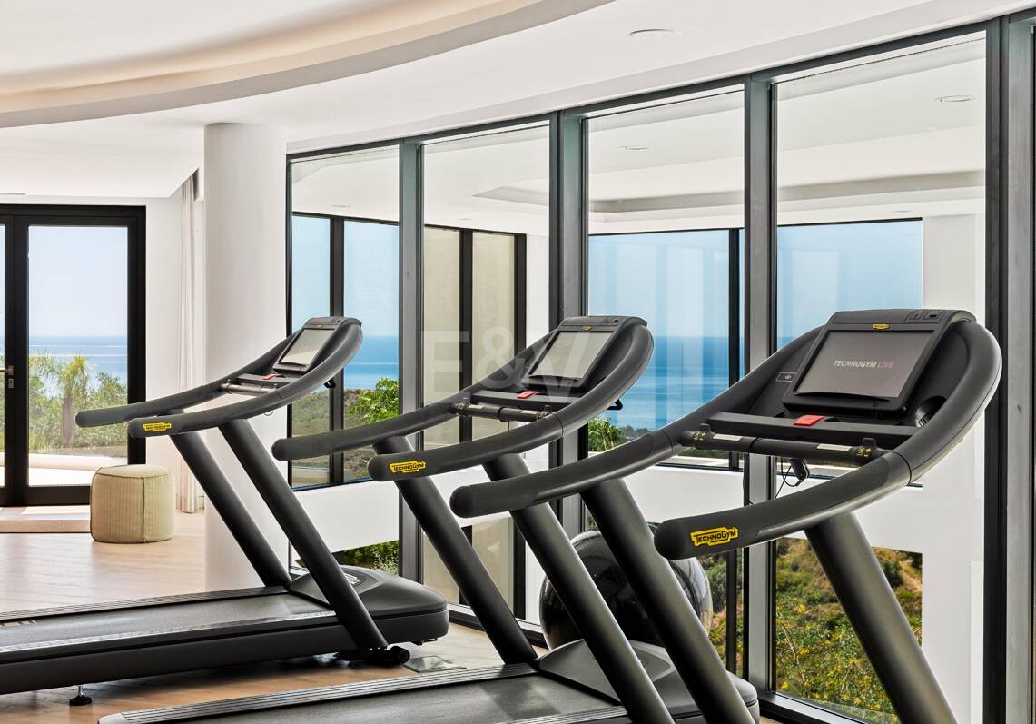 Exclusive South- Facing Penthouse w Palo Alto Marbella z widokiem na morze panoramiczne