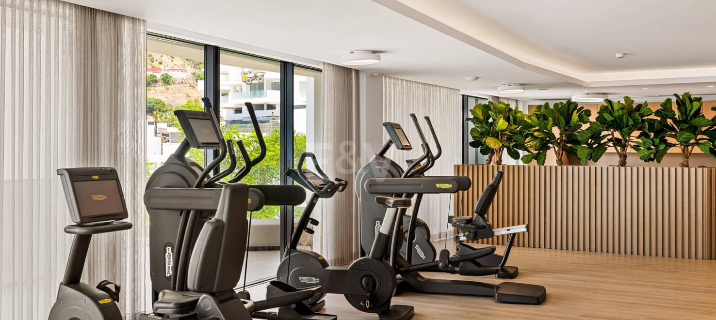 Exklusives, südlich ausgerichtetes Penthouse in Palo Alto Marbella mit Panoramablick auf das Meer