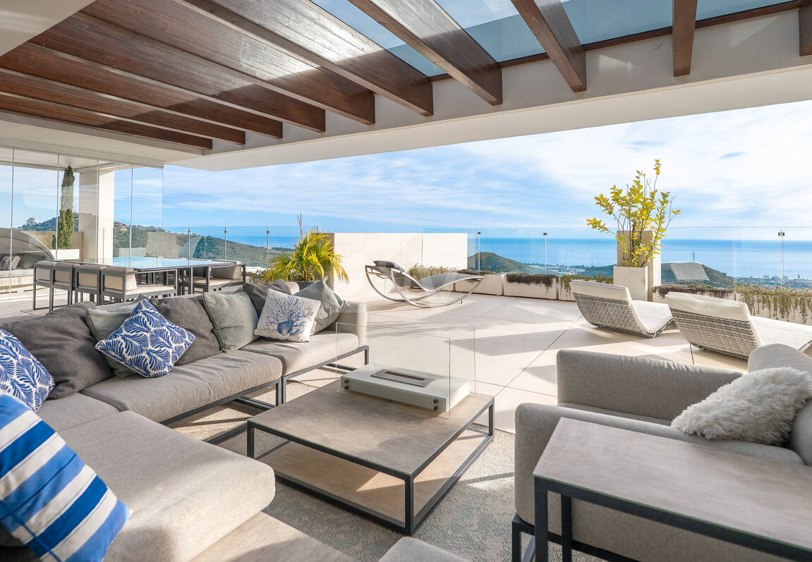 Exclusive South- Facing Penthouse w Palo Alto Marbella z widokiem na morze panoramiczne