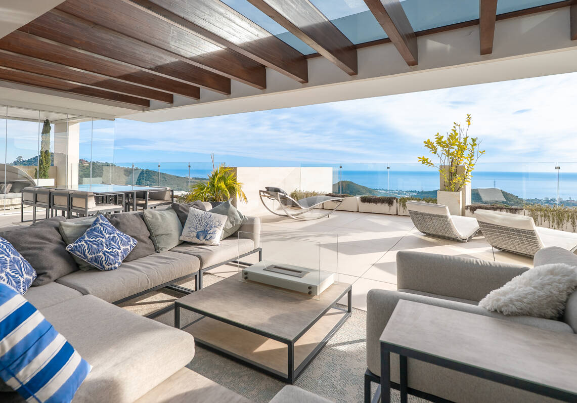 Exclusive South- Facing Penthouse w Palo Alto Marbella z widokiem na morze panoramiczne