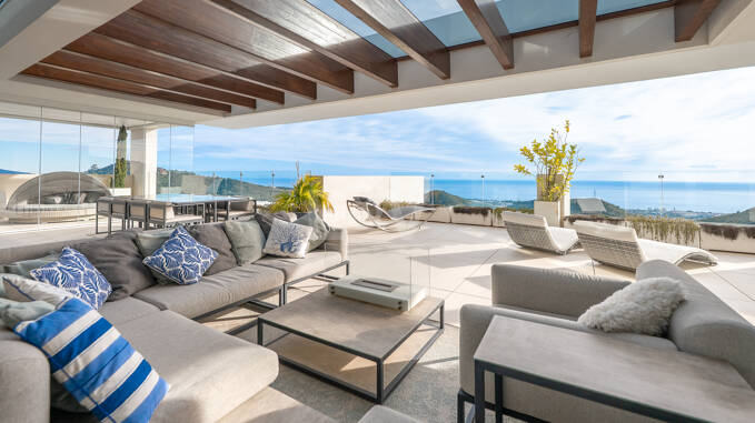 Exclusive South- Facing Penthouse w Palo Alto Marbella z widokiem na morze panoramiczne