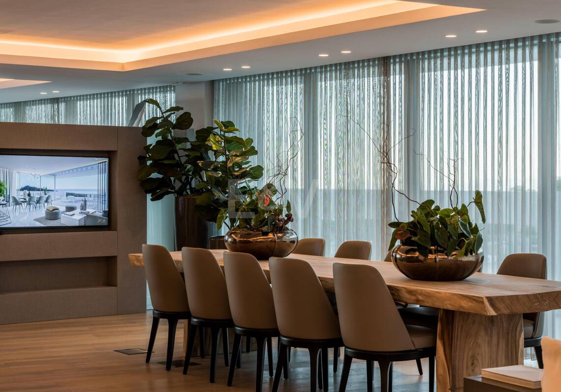 Exclusive South- Facing Penthouse w Palo Alto Marbella z widokiem na morze panoramiczne