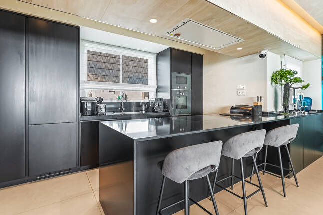 Exclusive South- Facing Penthouse w Palo Alto Marbella z widokiem na morze panoramiczne