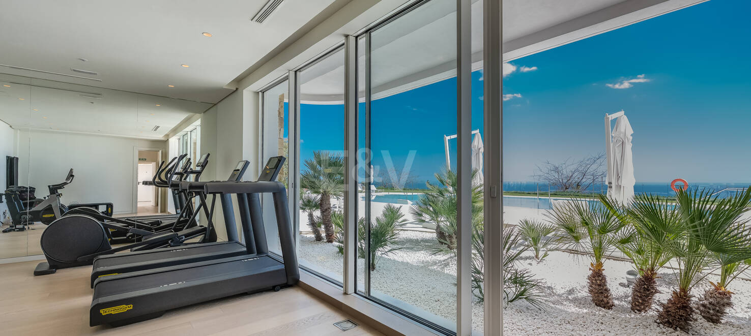 Exklusives, südlich ausgerichtetes Penthouse in Palo Alto Marbella mit Panoramablick auf das Meer