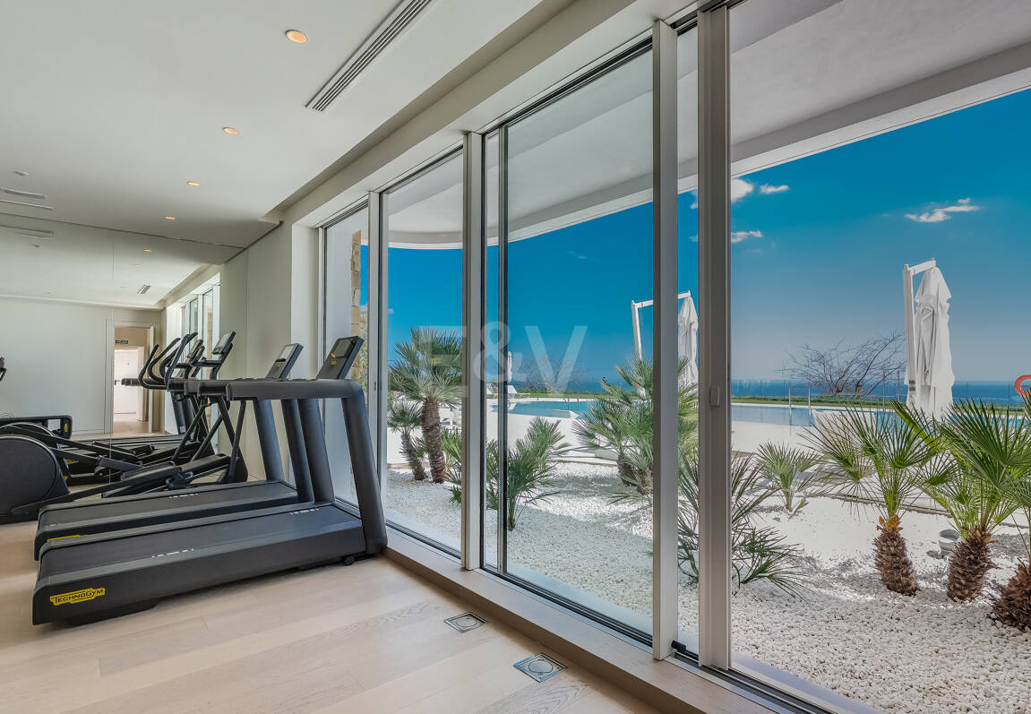 Exclusive South- Facing Penthouse w Palo Alto Marbella z widokiem na morze panoramiczne