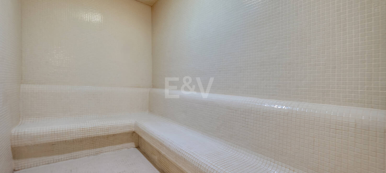 Exklusives, südlich ausgerichtetes Penthouse in Palo Alto Marbella mit Panoramablick auf das Meer