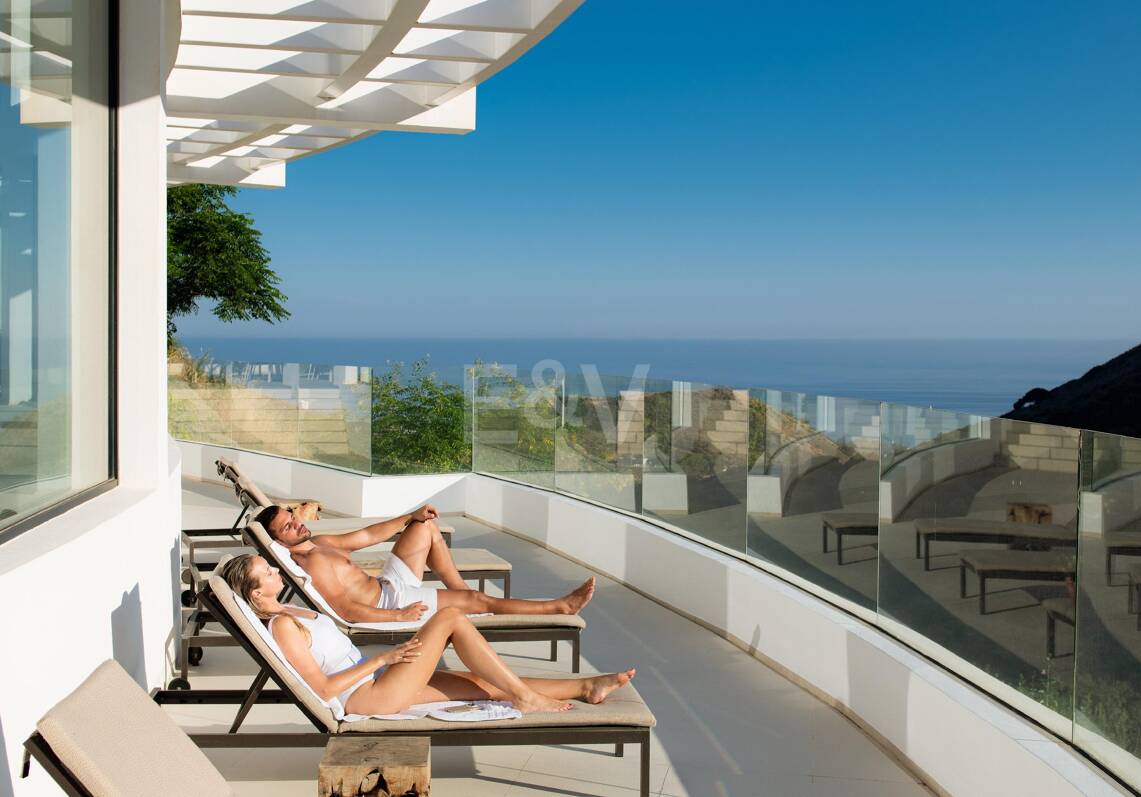 Exclusive South- Facing Penthouse w Palo Alto Marbella z widokiem na morze panoramiczne
