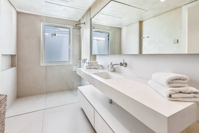 Exclusive South- Facing Penthouse w Palo Alto Marbella z widokiem na morze panoramiczne