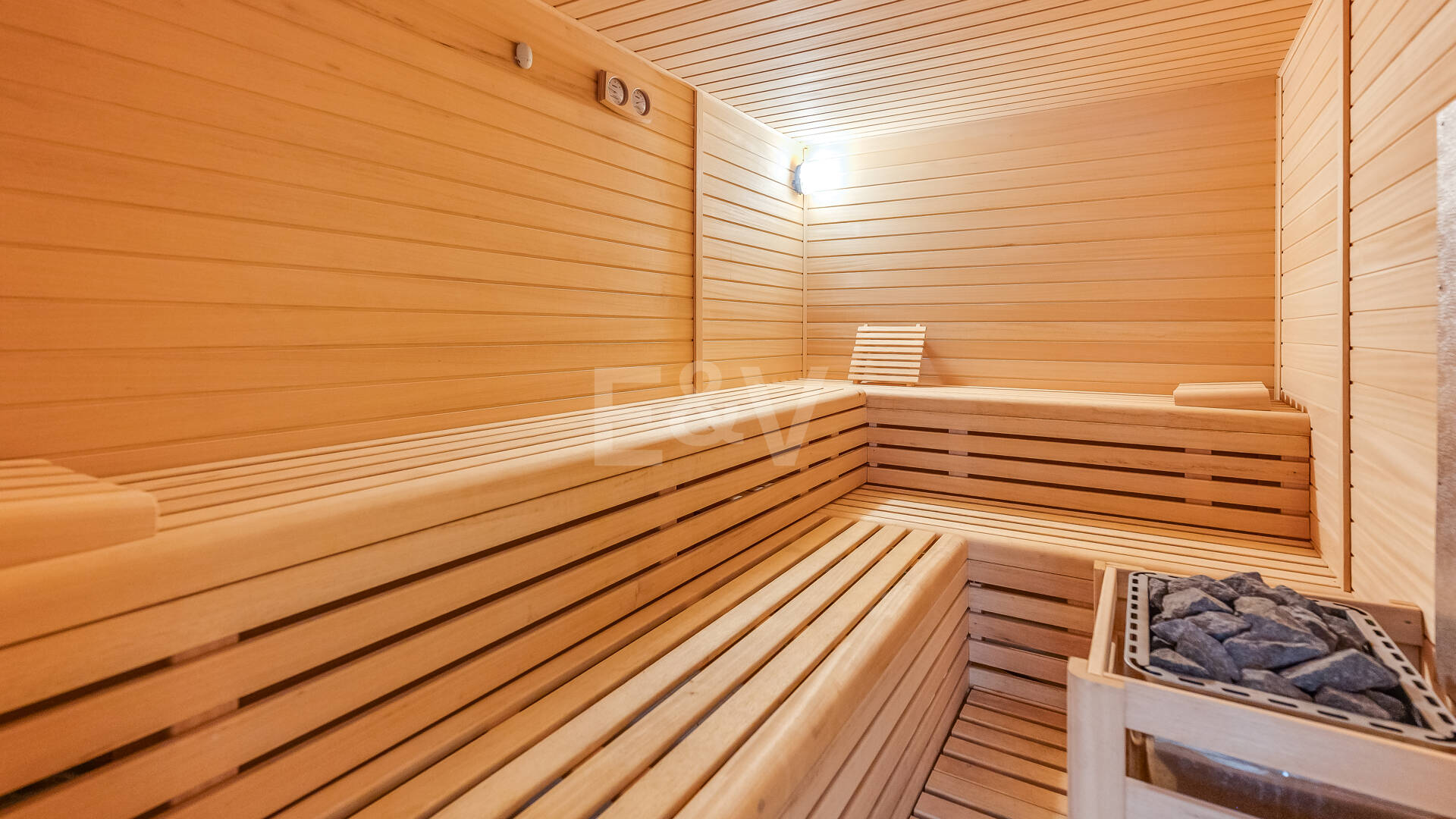 Exclusive South- Facing Penthouse w Palo Alto Marbella z widokiem na morze panoramiczne