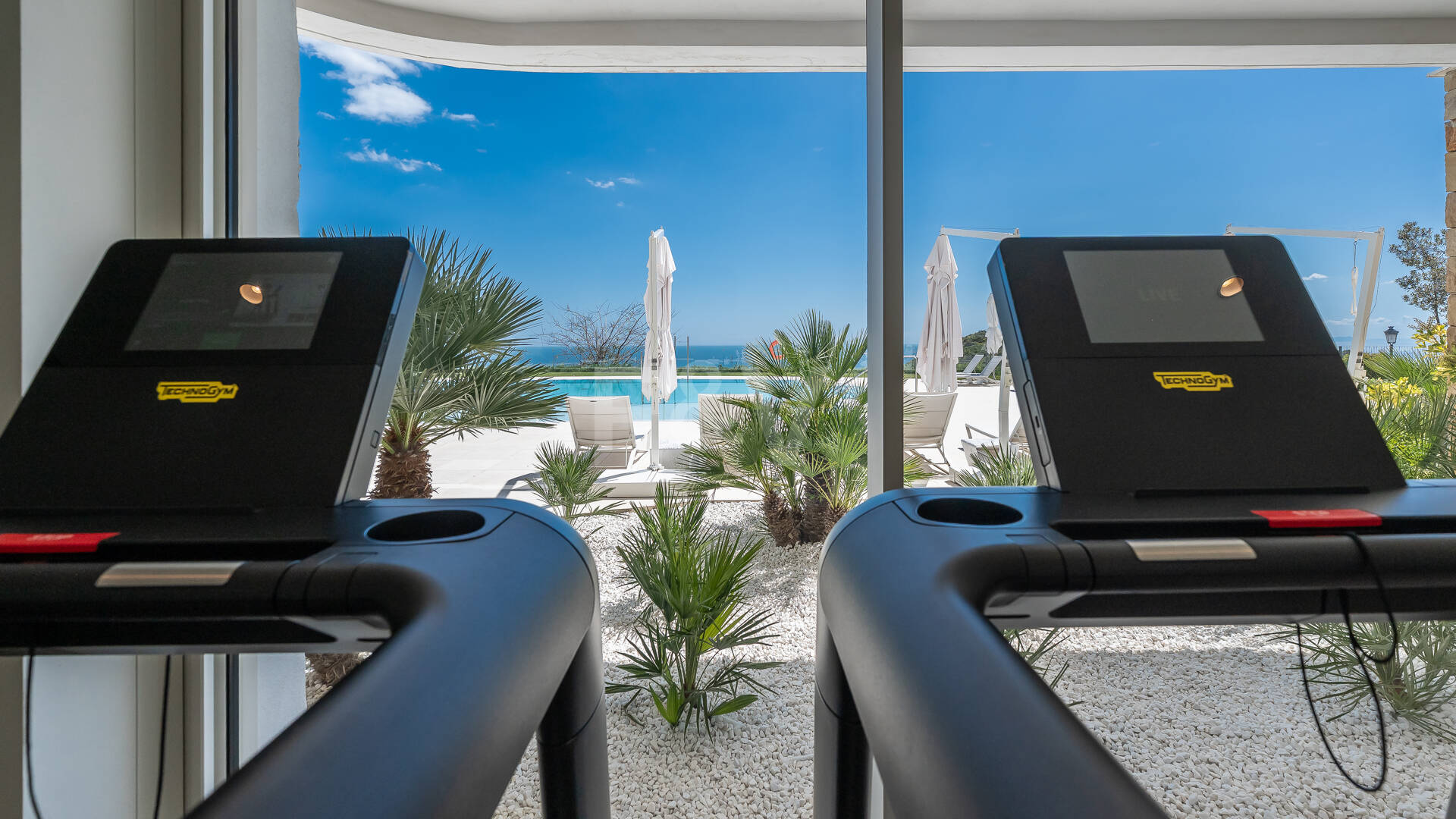 Exclusive South- Facing Penthouse w Palo Alto Marbella z widokiem na morze panoramiczne