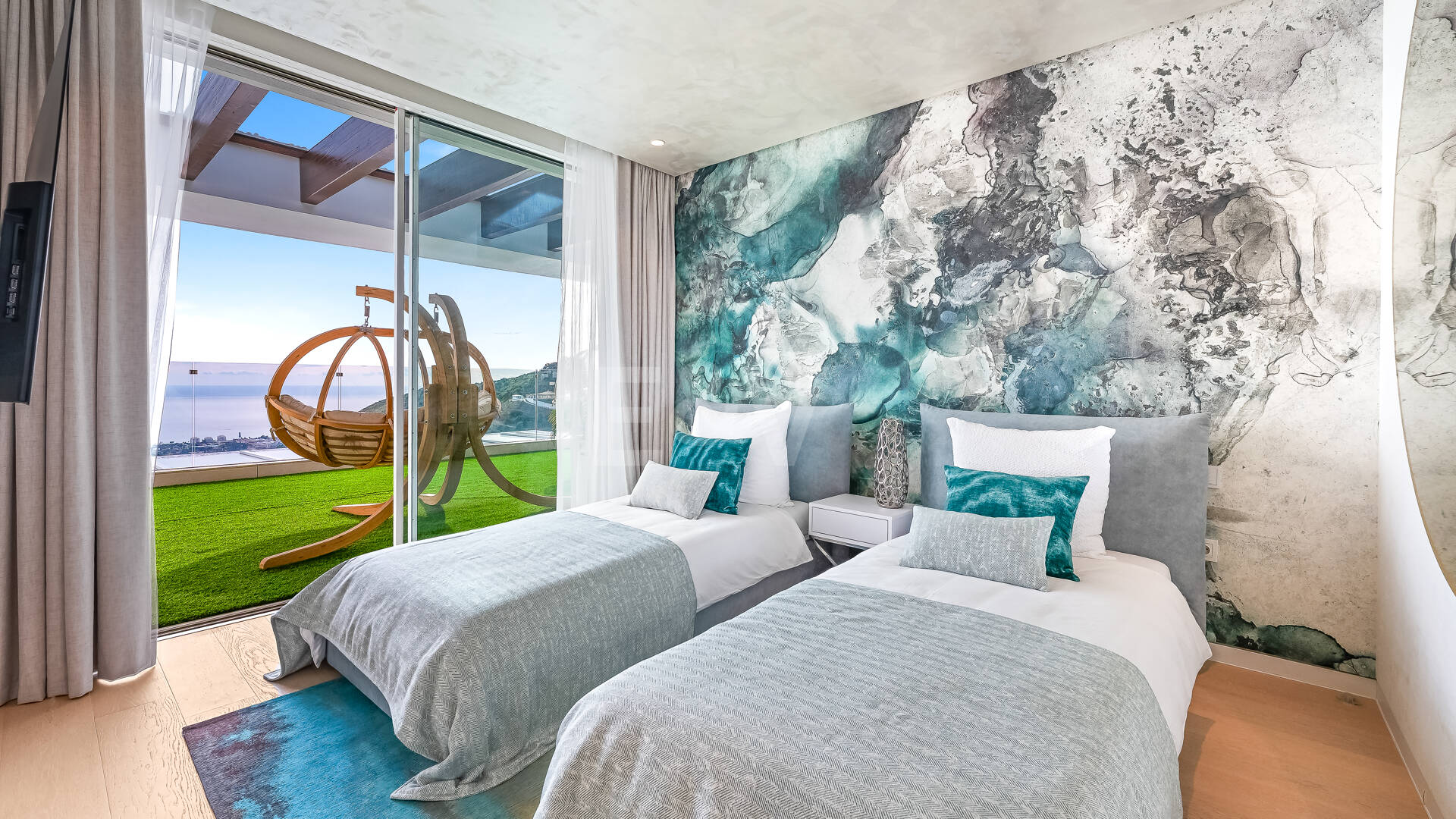 Exclusive South- Facing Penthouse w Palo Alto Marbella z widokiem na morze panoramiczne