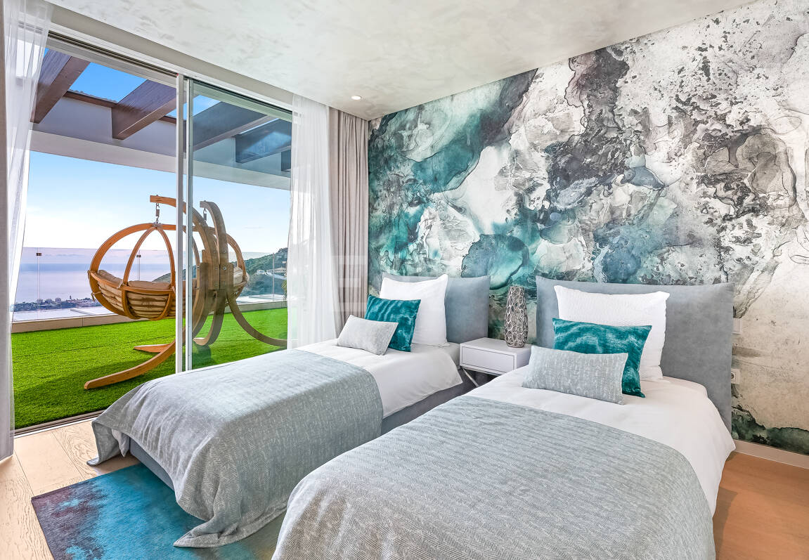 Exclusive South- Facing Penthouse w Palo Alto Marbella z widokiem na morze panoramiczne