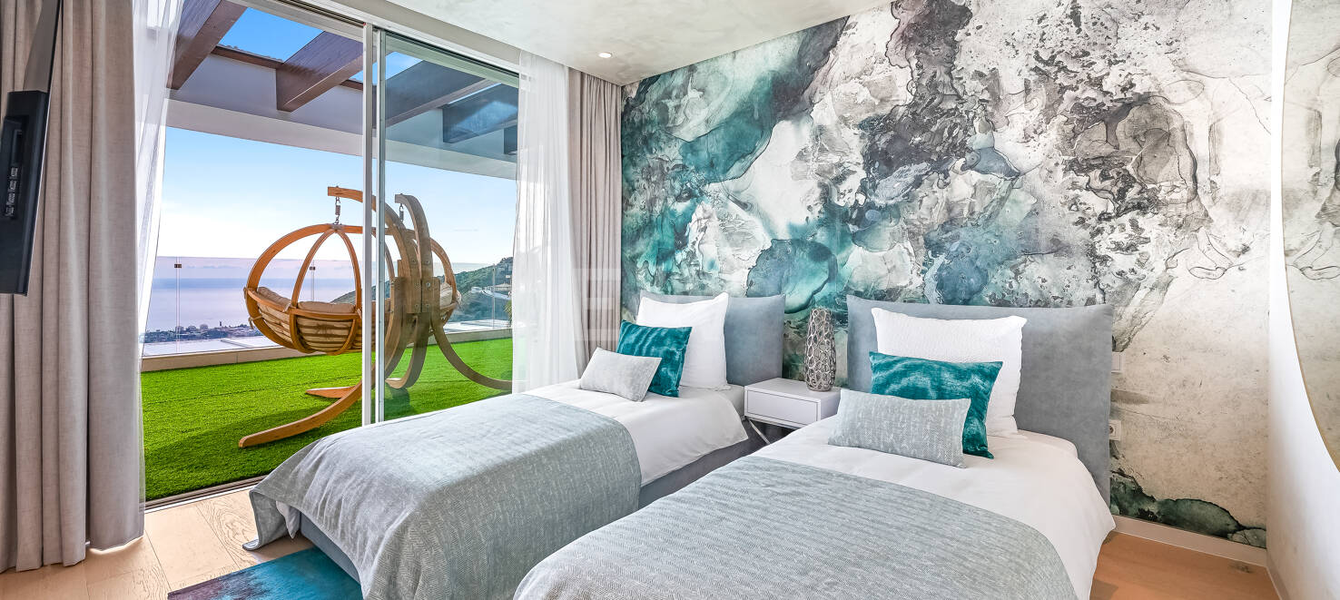 Exklusives, südlich ausgerichtetes Penthouse in Palo Alto Marbella mit Panoramablick auf das Meer