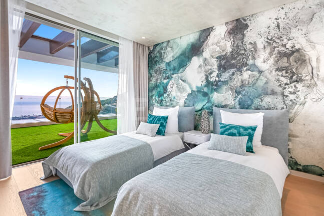 Exclusive South- Facing Penthouse w Palo Alto Marbella z widokiem na morze panoramiczne