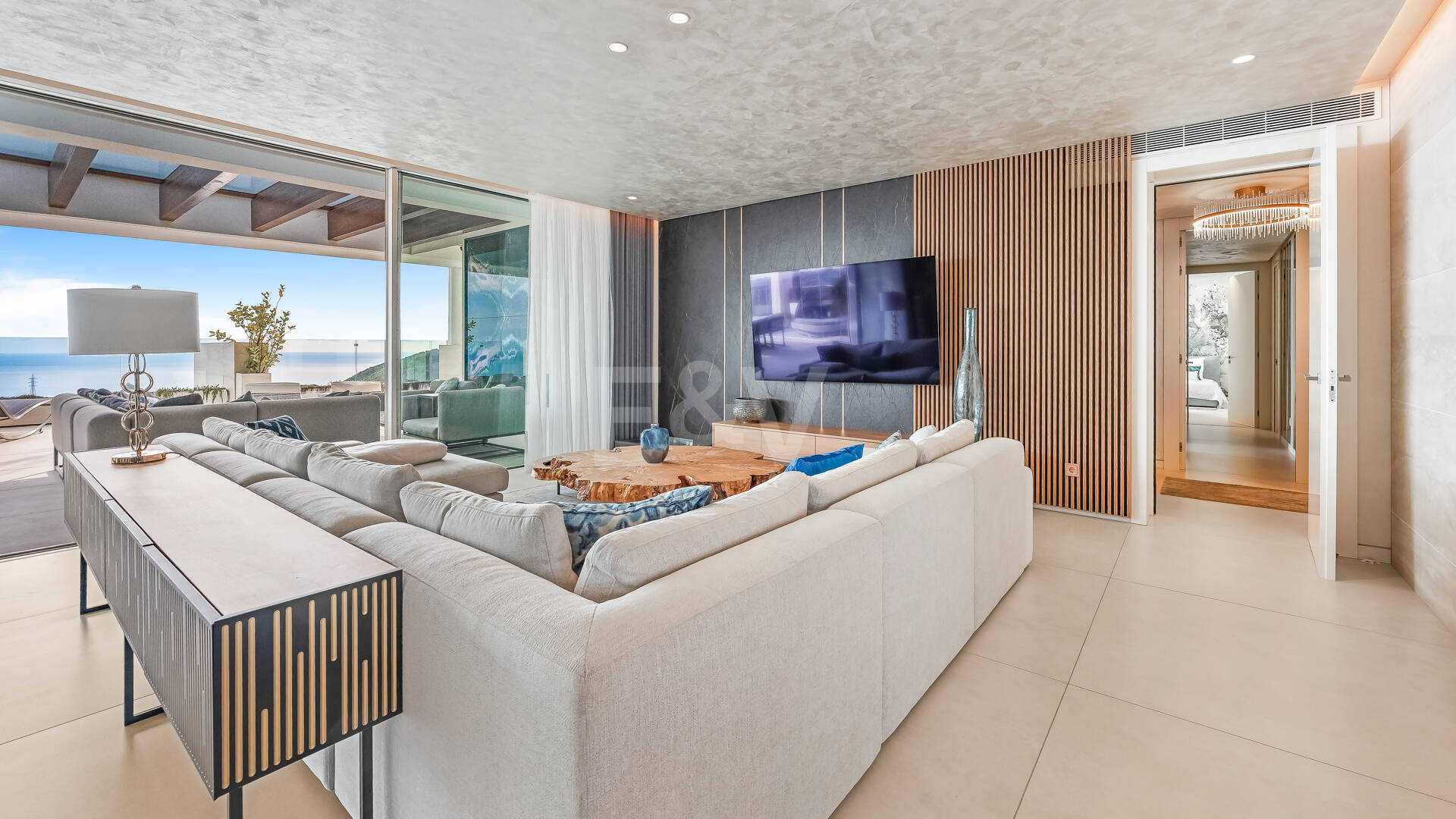 Exclusive South- Facing Penthouse w Palo Alto Marbella z widokiem na morze panoramiczne