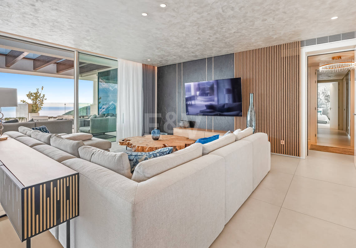 Exclusive South- Facing Penthouse w Palo Alto Marbella z widokiem na morze panoramiczne