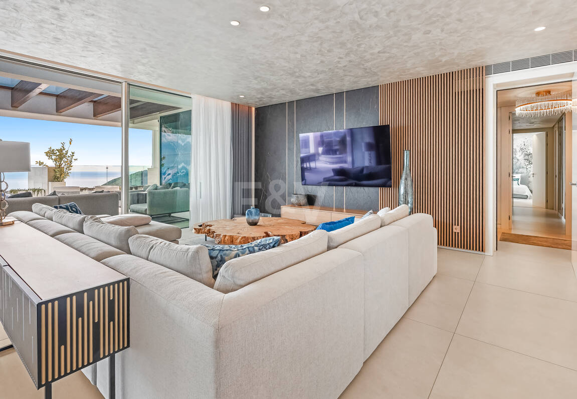 Exclusive South- Facing Penthouse w Palo Alto Marbella z widokiem na morze panoramiczne