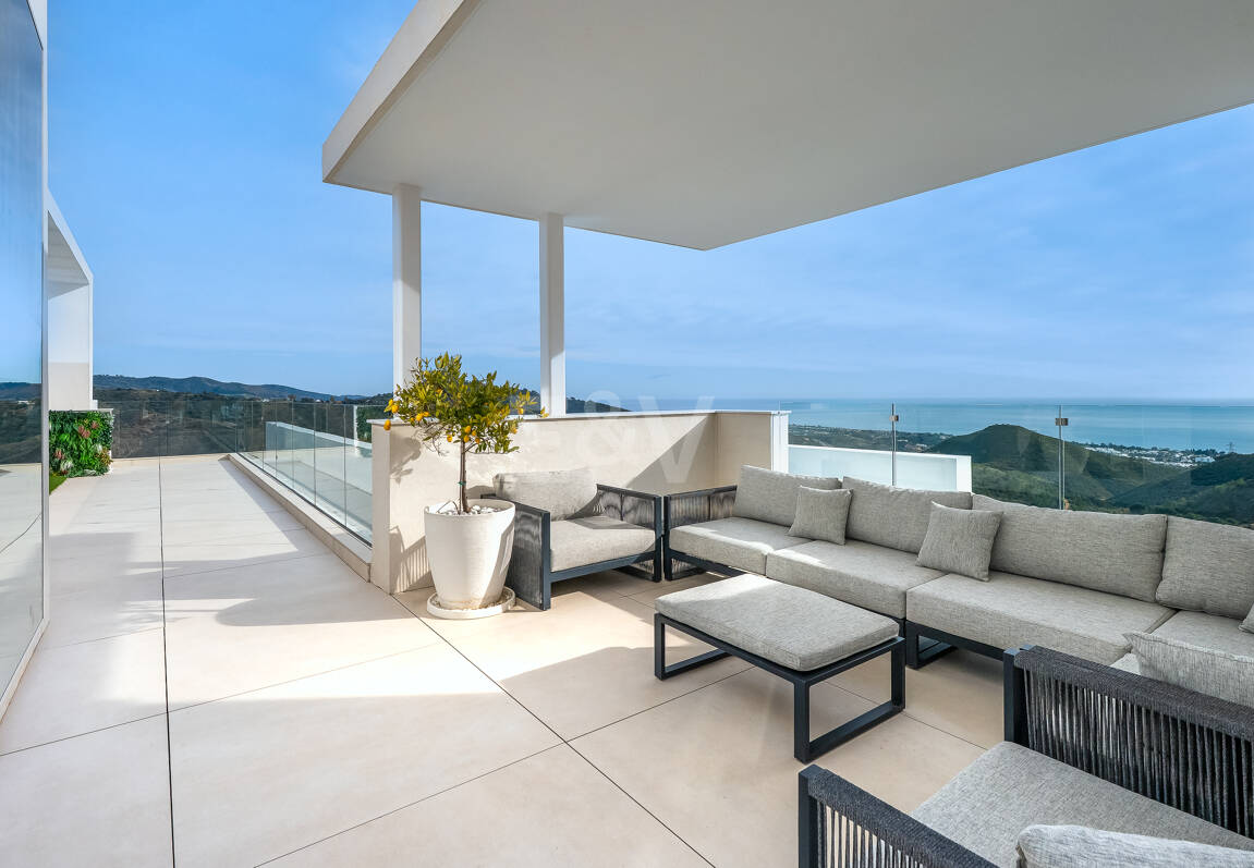 Exclusive South- Facing Penthouse w Palo Alto Marbella z widokiem na morze panoramiczne