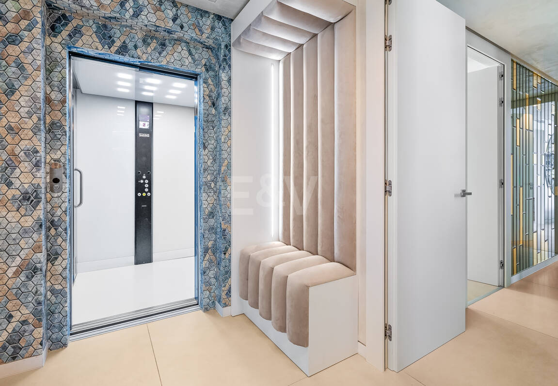 Exclusive South- Facing Penthouse w Palo Alto Marbella z widokiem na morze panoramiczne