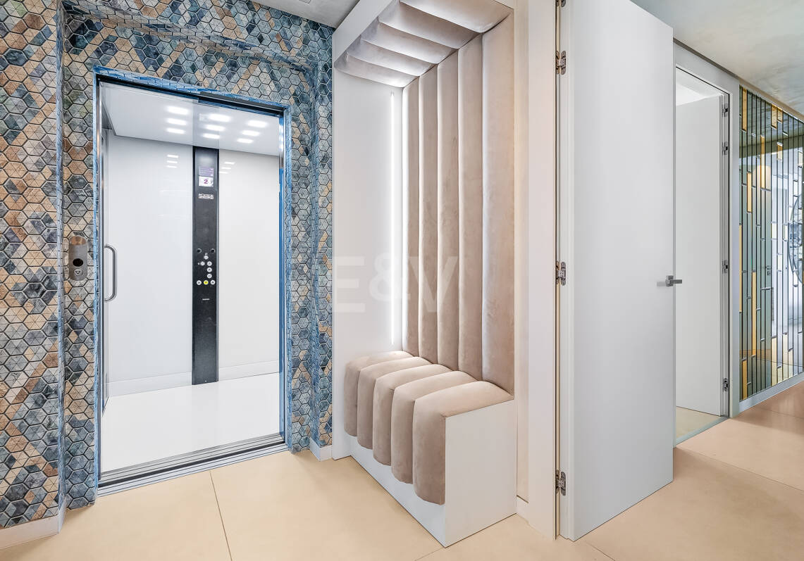 Exclusive South- Facing Penthouse w Palo Alto Marbella z widokiem na morze panoramiczne