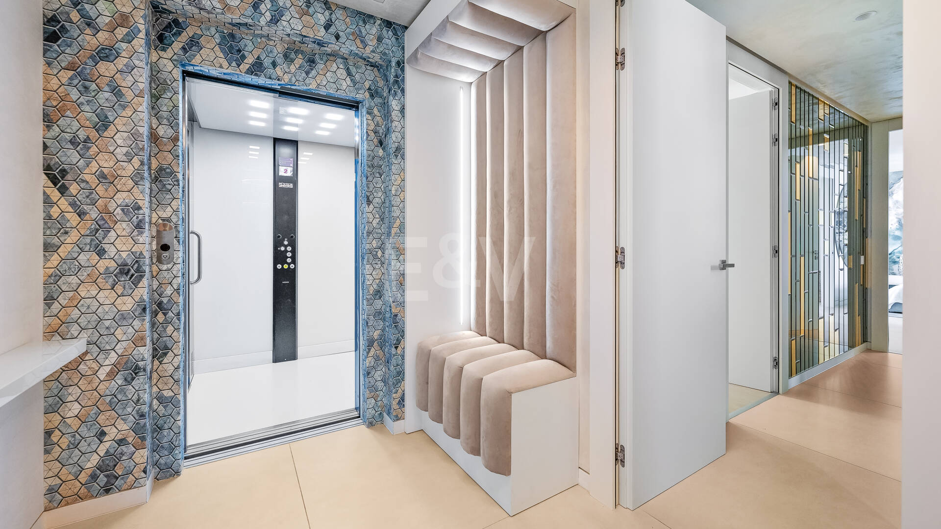 Exclusive South- Facing Penthouse w Palo Alto Marbella z widokiem na morze panoramiczne