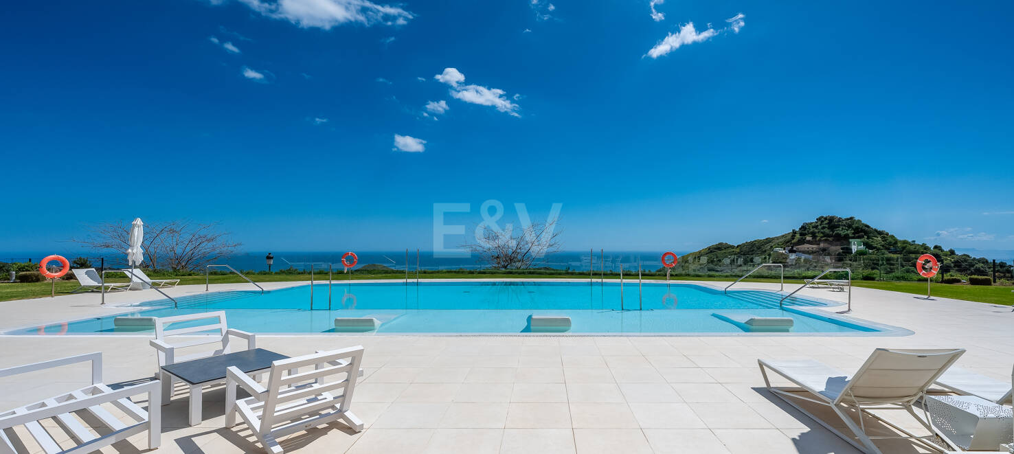 Exklusives, südlich ausgerichtetes Penthouse in Palo Alto Marbella mit Panoramablick auf das Meer