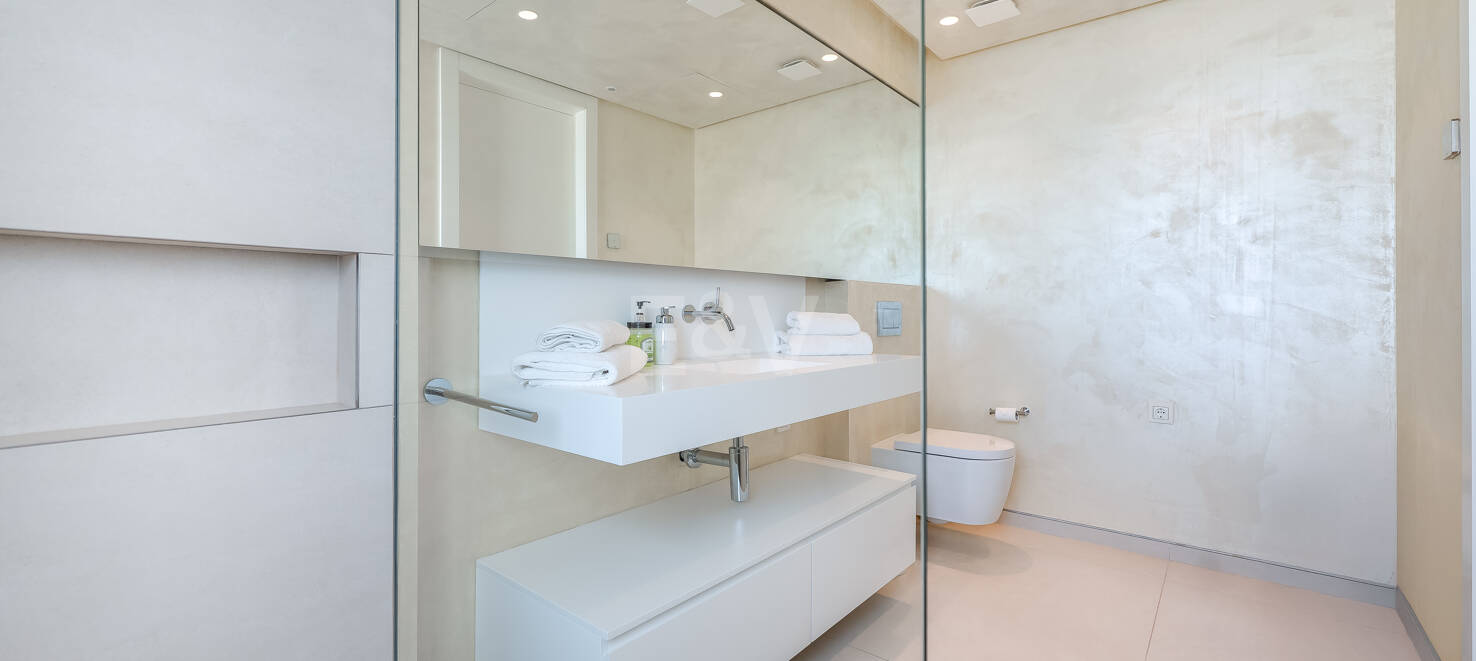 Exklusives, südlich ausgerichtetes Penthouse in Palo Alto Marbella mit Panoramablick auf das Meer