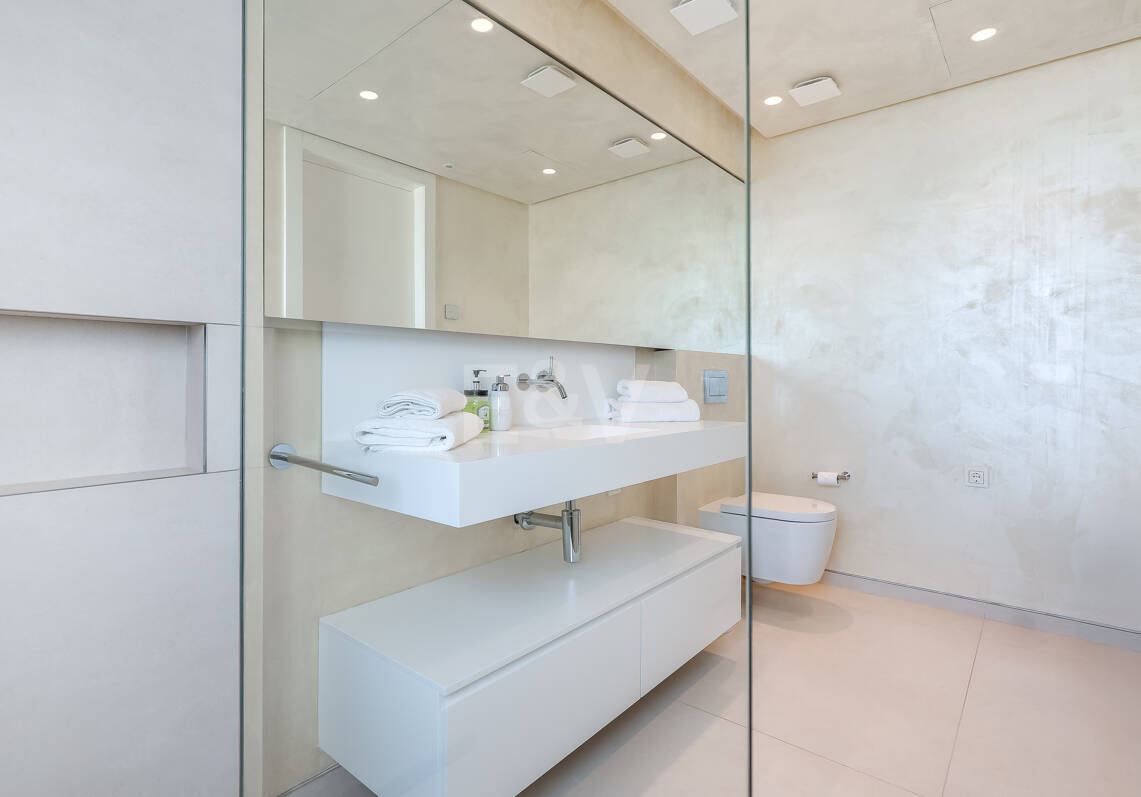 Exclusive South- Facing Penthouse w Palo Alto Marbella z widokiem na morze panoramiczne