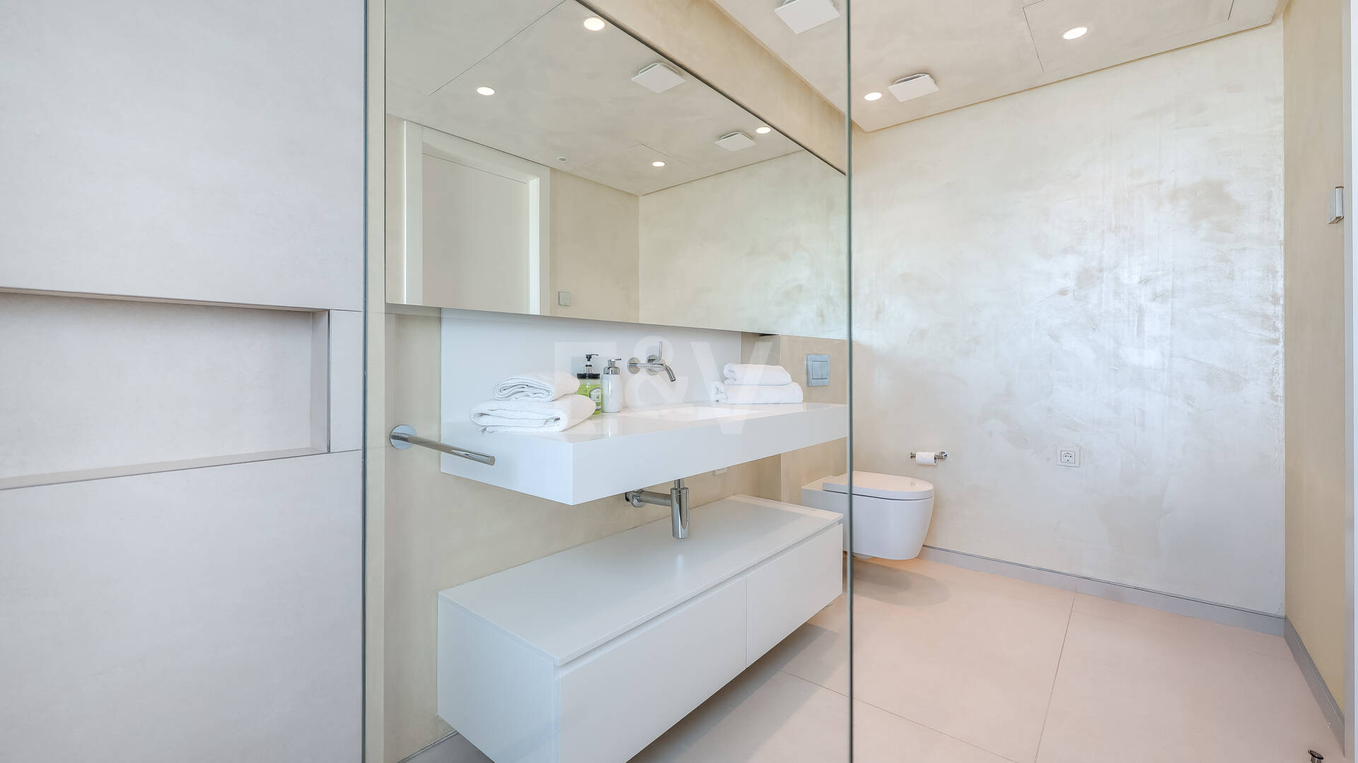 Exclusive South- Facing Penthouse w Palo Alto Marbella z widokiem na morze panoramiczne