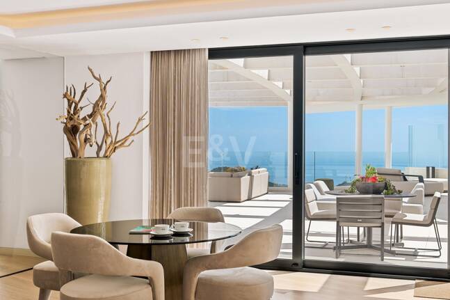 Exclusive South- Facing Penthouse w Palo Alto Marbella z widokiem na morze panoramiczne