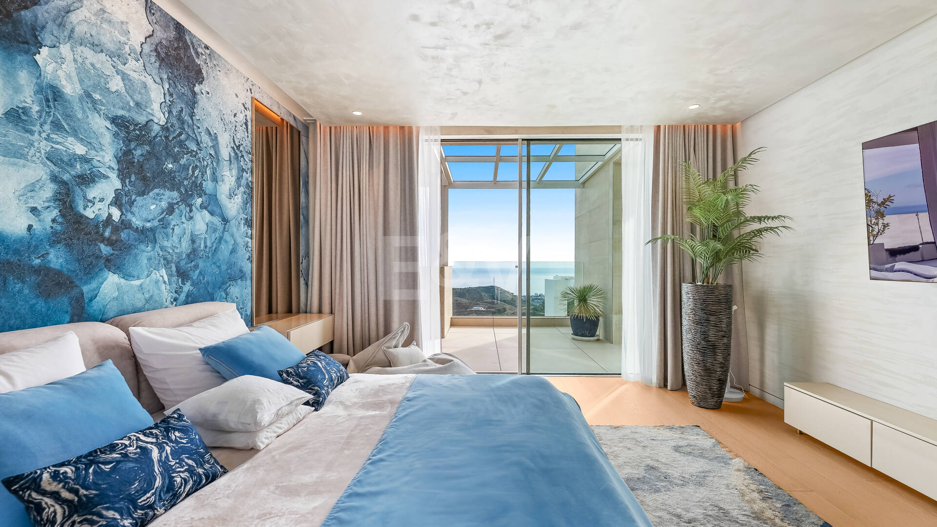 Exclusive South- Facing Penthouse w Palo Alto Marbella z widokiem na morze panoramiczne