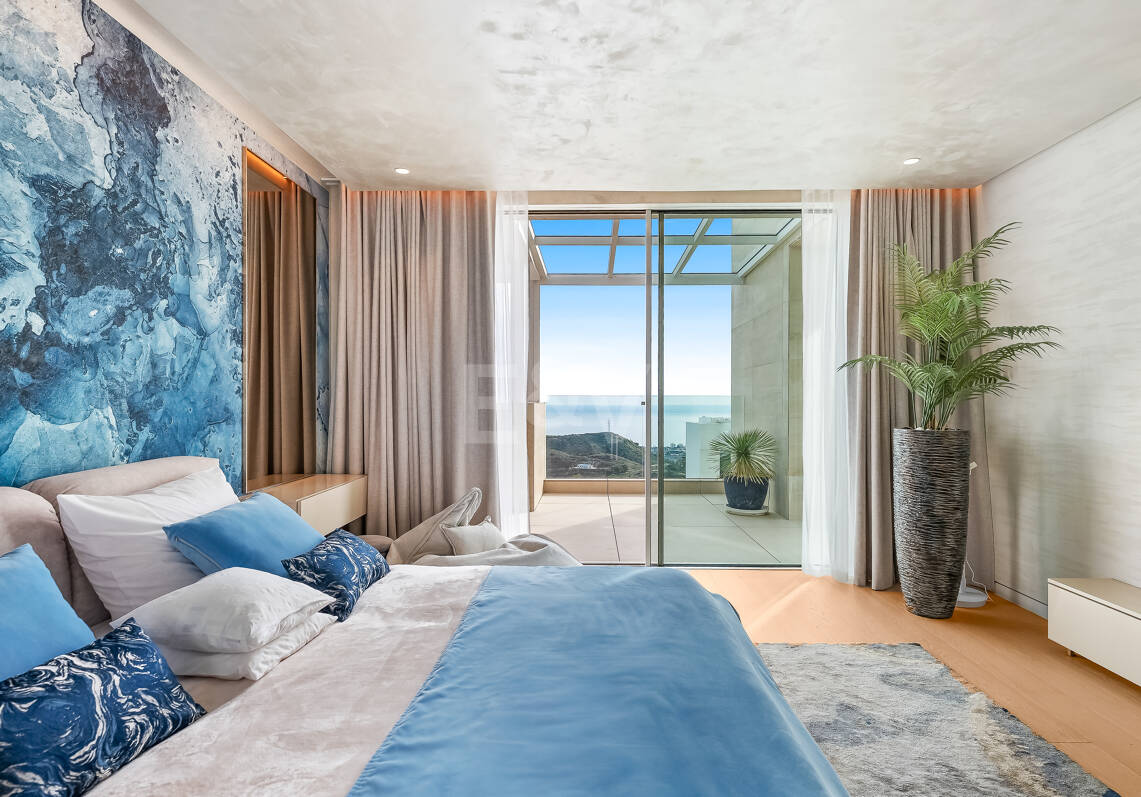 Exclusive South- Facing Penthouse w Palo Alto Marbella z widokiem na morze panoramiczne
