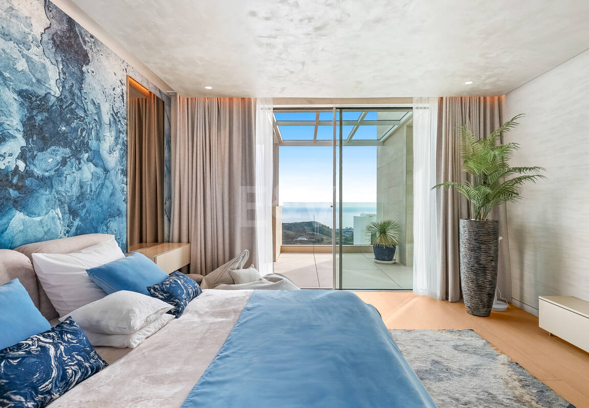 Exclusive South- Facing Penthouse w Palo Alto Marbella z widokiem na morze panoramiczne