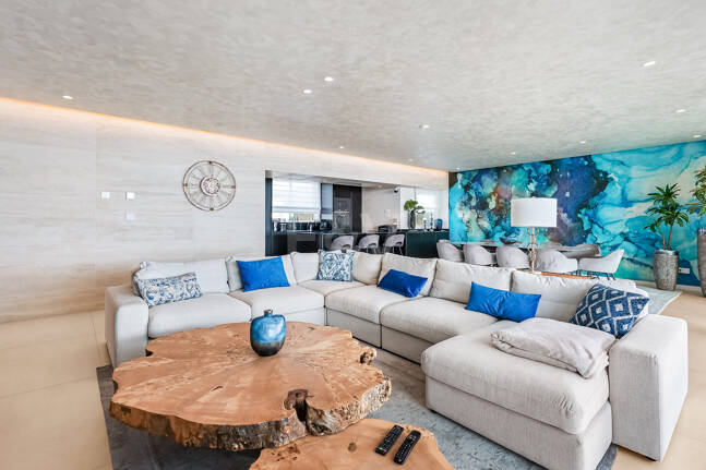 Exclusive South- Facing Penthouse w Palo Alto Marbella z widokiem na morze panoramiczne