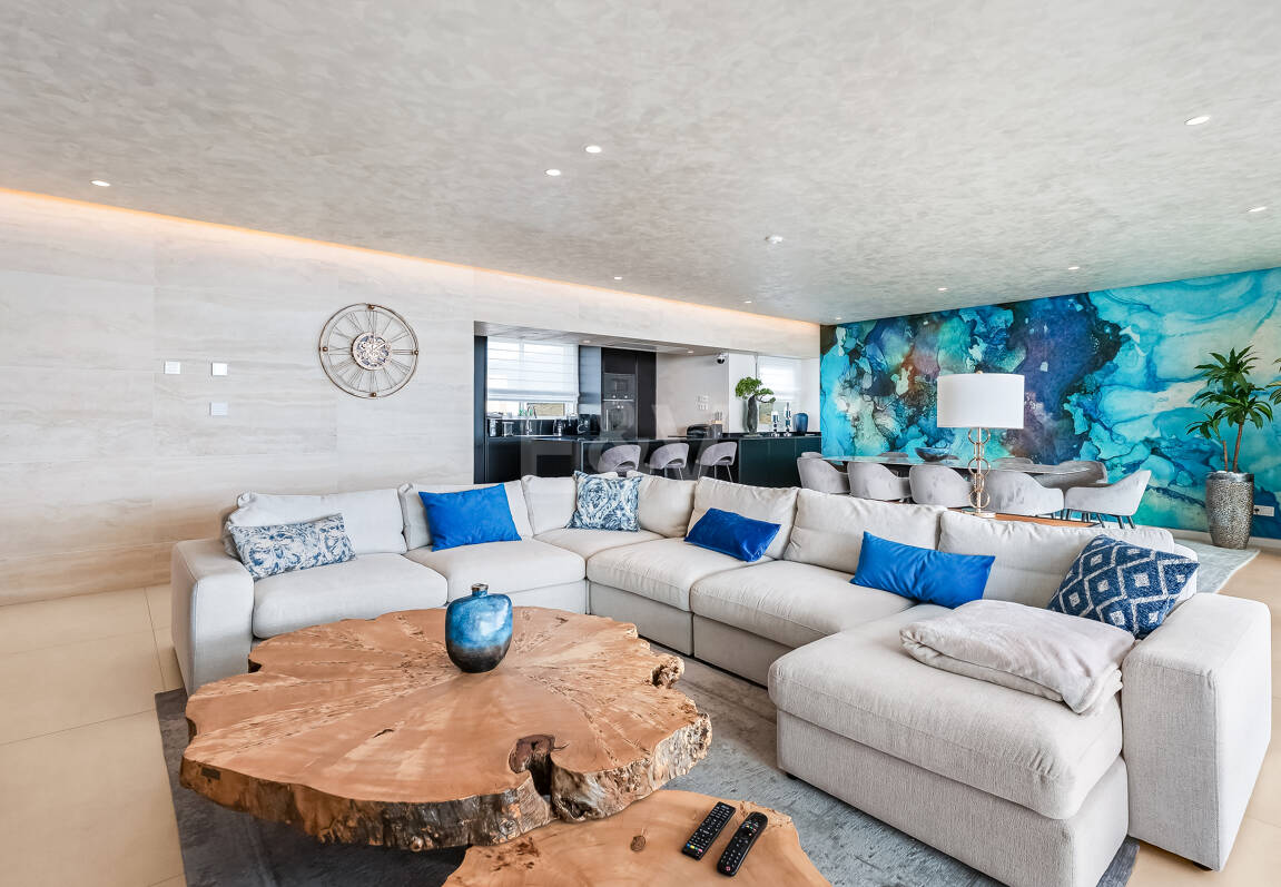 Exclusive South- Facing Penthouse w Palo Alto Marbella z widokiem na morze panoramiczne