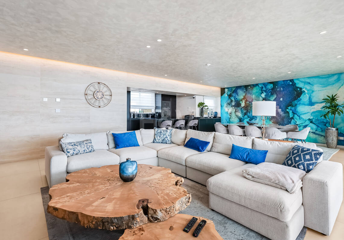 Exclusive South- Facing Penthouse w Palo Alto Marbella z widokiem na morze panoramiczne