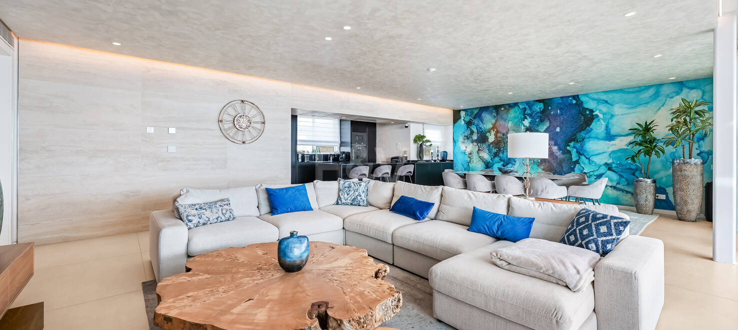 Exklusives, südlich ausgerichtetes Penthouse in Palo Alto Marbella mit Panoramablick auf das Meer