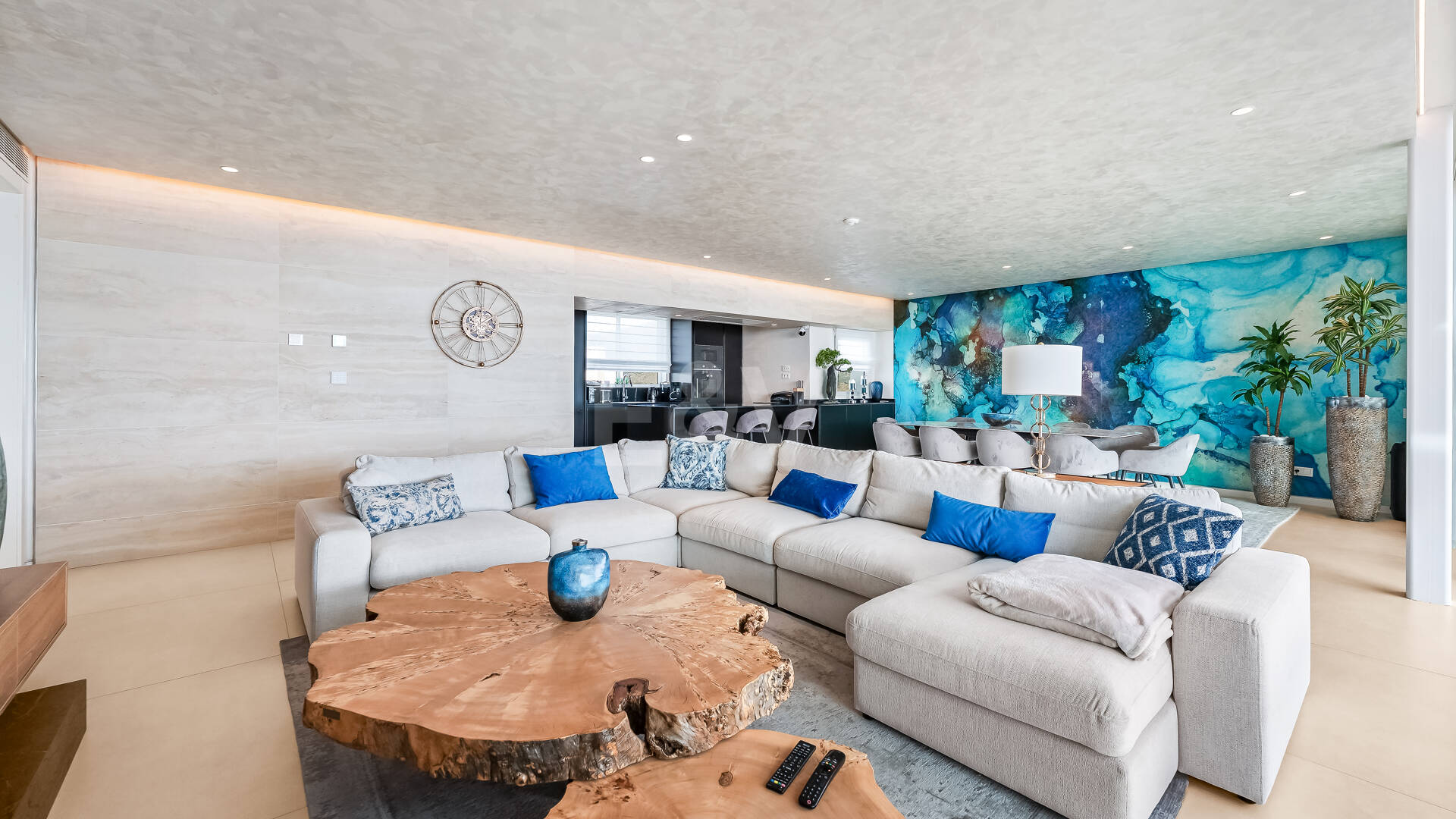 Exclusive South- Facing Penthouse w Palo Alto Marbella z widokiem na morze panoramiczne