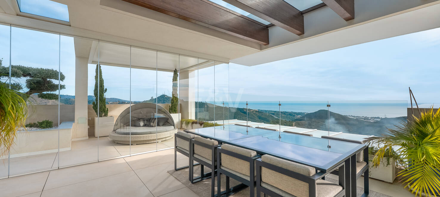 Exklusives, südlich ausgerichtetes Penthouse in Palo Alto Marbella mit Panoramablick auf das Meer