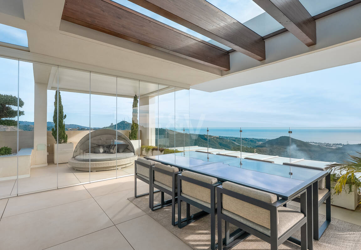 Exclusive South- Facing Penthouse w Palo Alto Marbella z widokiem na morze panoramiczne