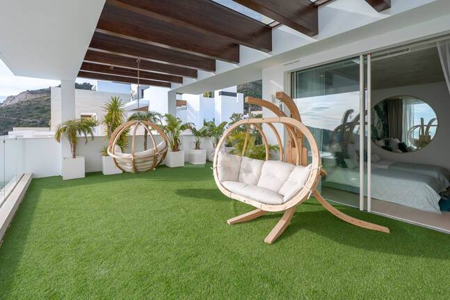 Exclusive South- Facing Penthouse w Palo Alto Marbella z widokiem na morze panoramiczne