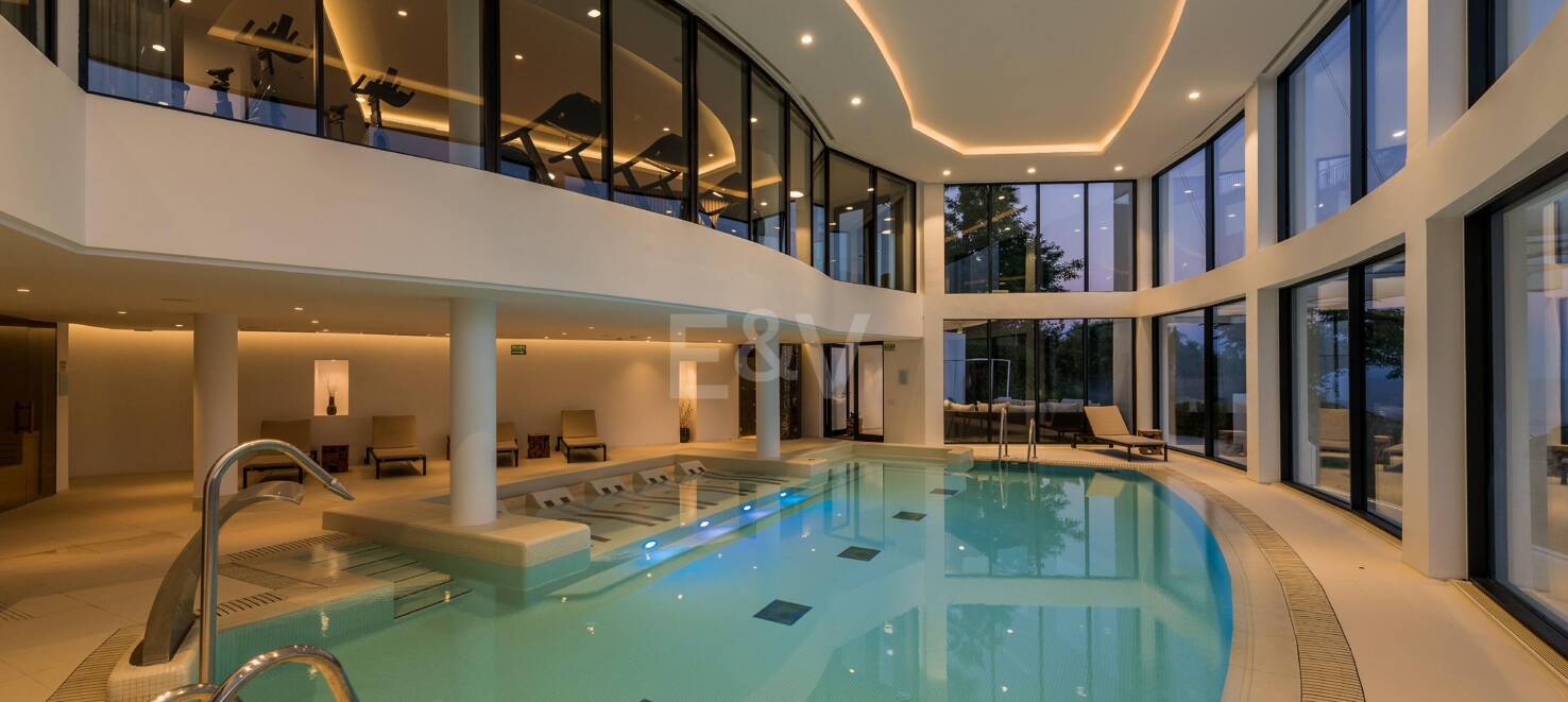 Exklusives, südlich ausgerichtetes Penthouse in Palo Alto Marbella mit Panoramablick auf das Meer