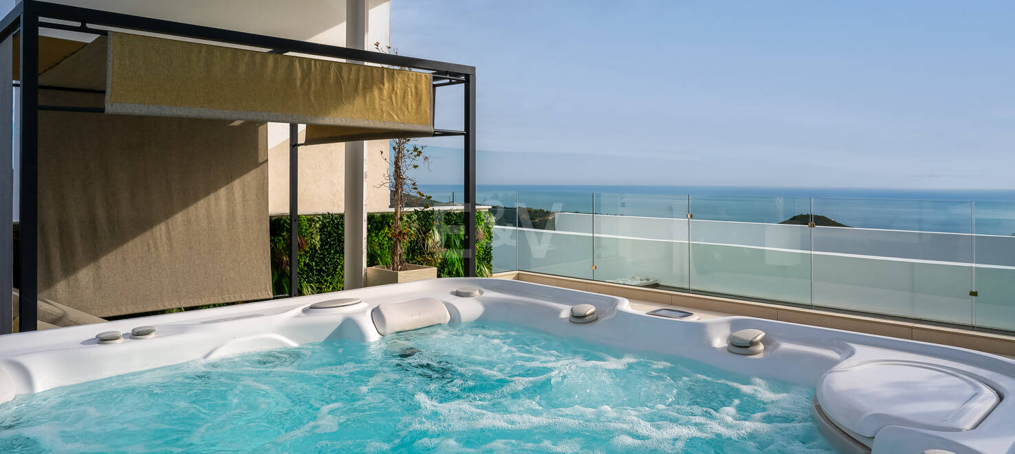 Exklusives, südlich ausgerichtetes Penthouse in Palo Alto Marbella mit Panoramablick auf das Meer