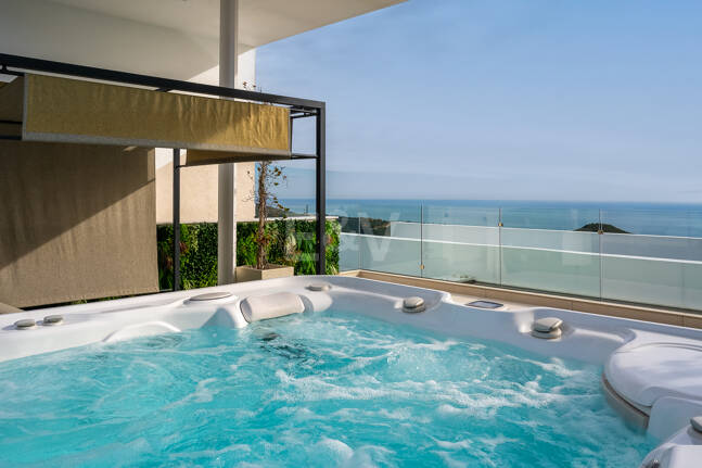 Exclusive South- Facing Penthouse w Palo Alto Marbella z widokiem na morze panoramiczne
