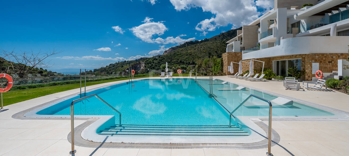 Exklusives, südlich ausgerichtetes Penthouse in Palo Alto Marbella mit Panoramablick auf das Meer